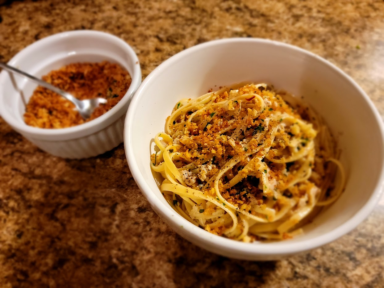 linguini and clams with white sauce